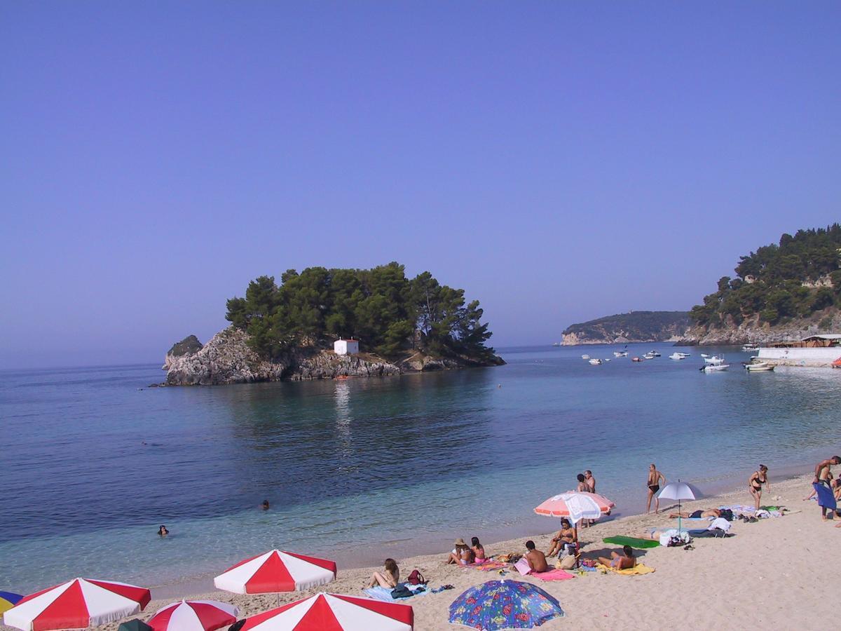 Pavlos *
