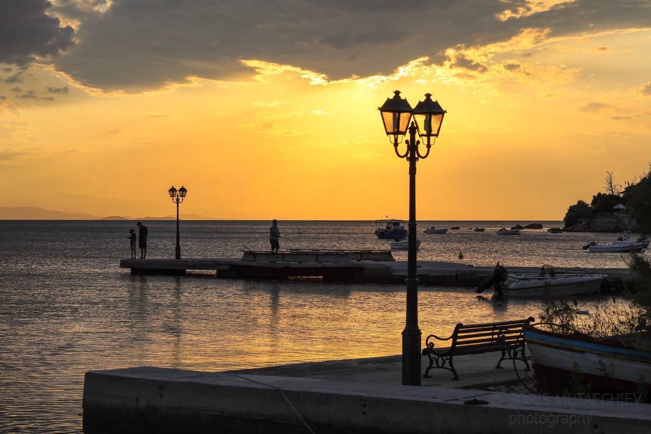 Athina *