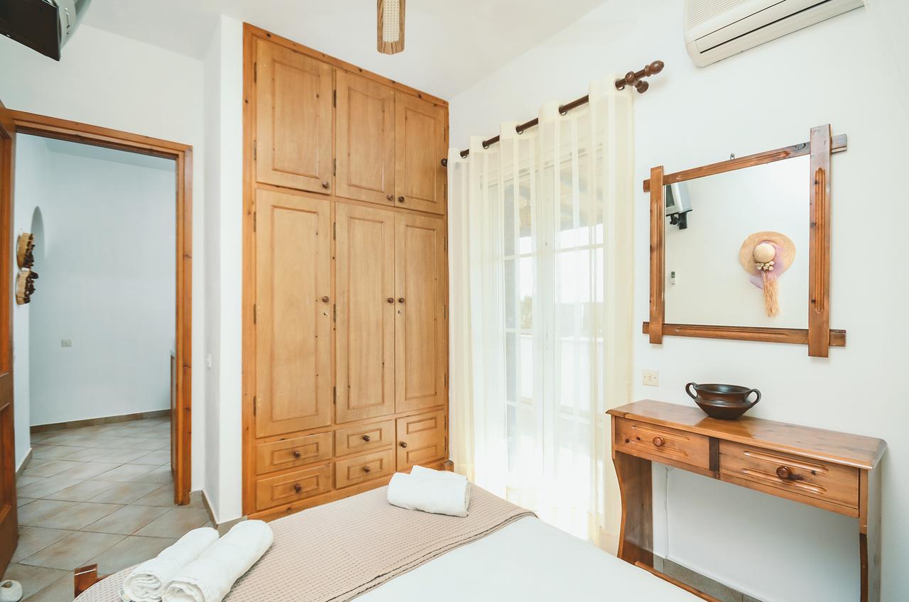 Skarmoutsos Guest house Aliko Beach