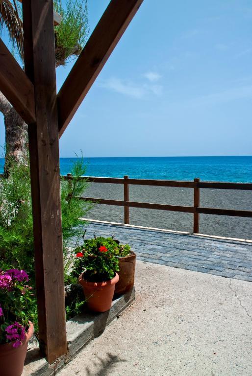 Irida Aparthotel 3*