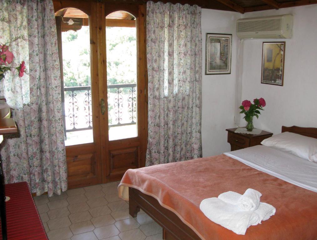 Erato Hotel 3*