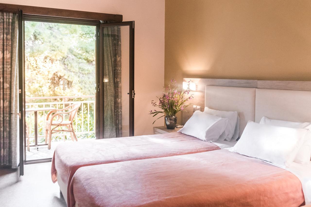 Hotel The Delfini Agia Marina (Aegina)