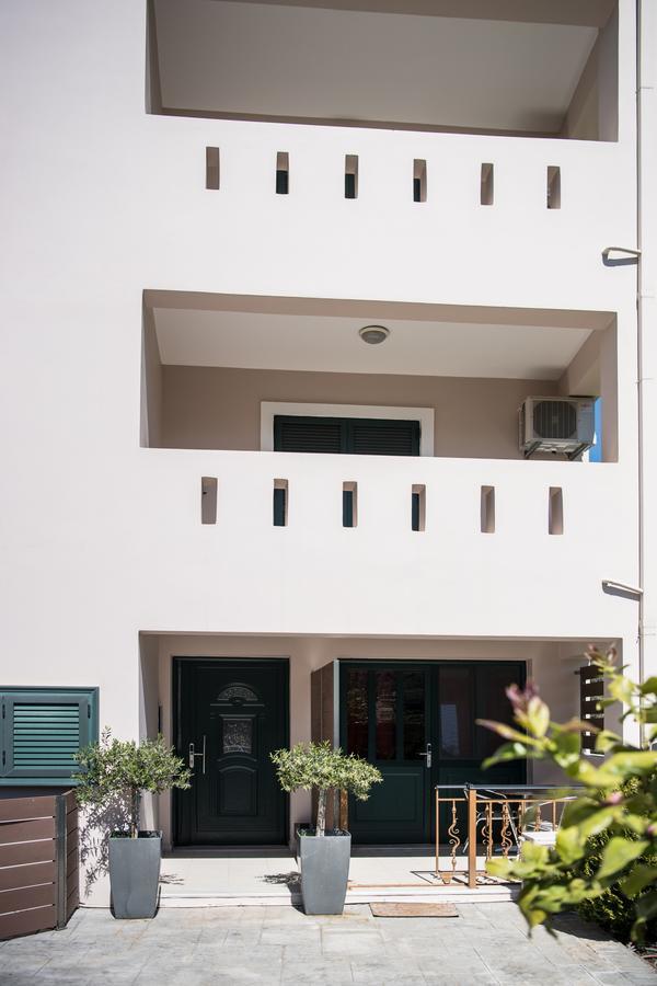 Apartment Alexandros *
