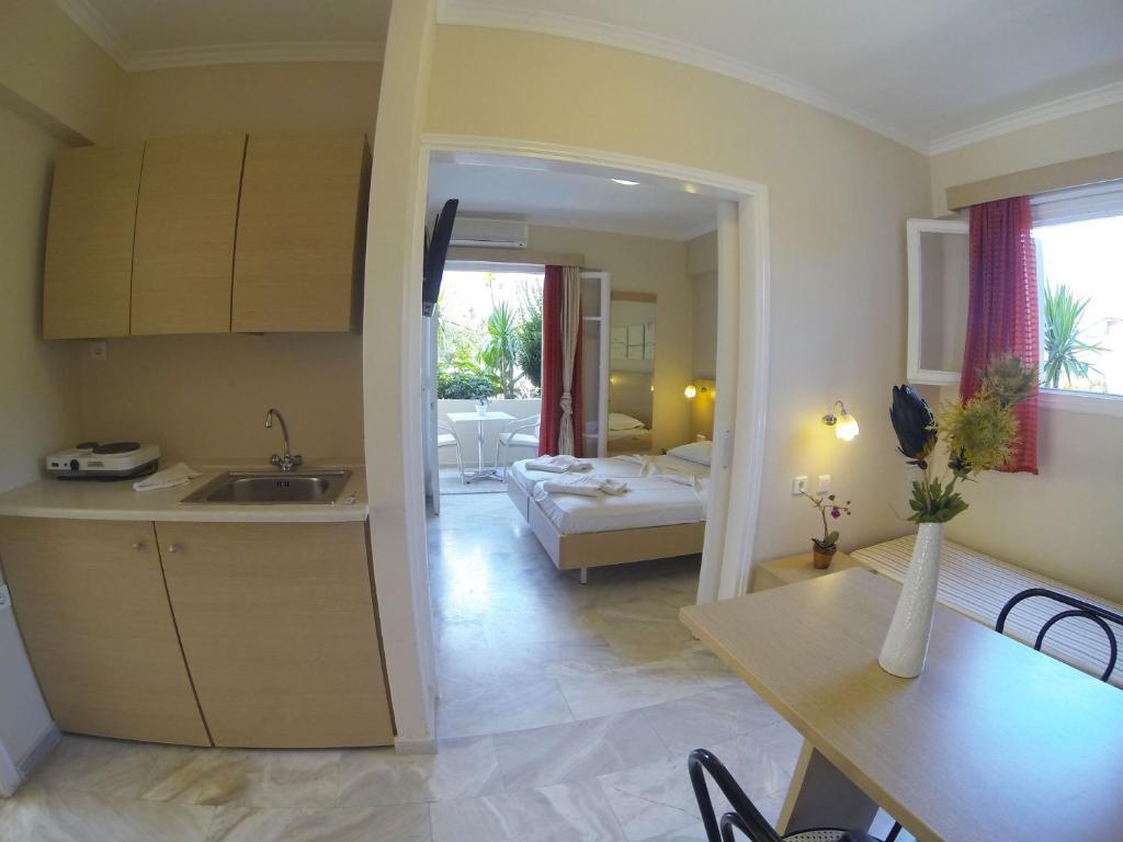 Happyland Aparthotel 2*