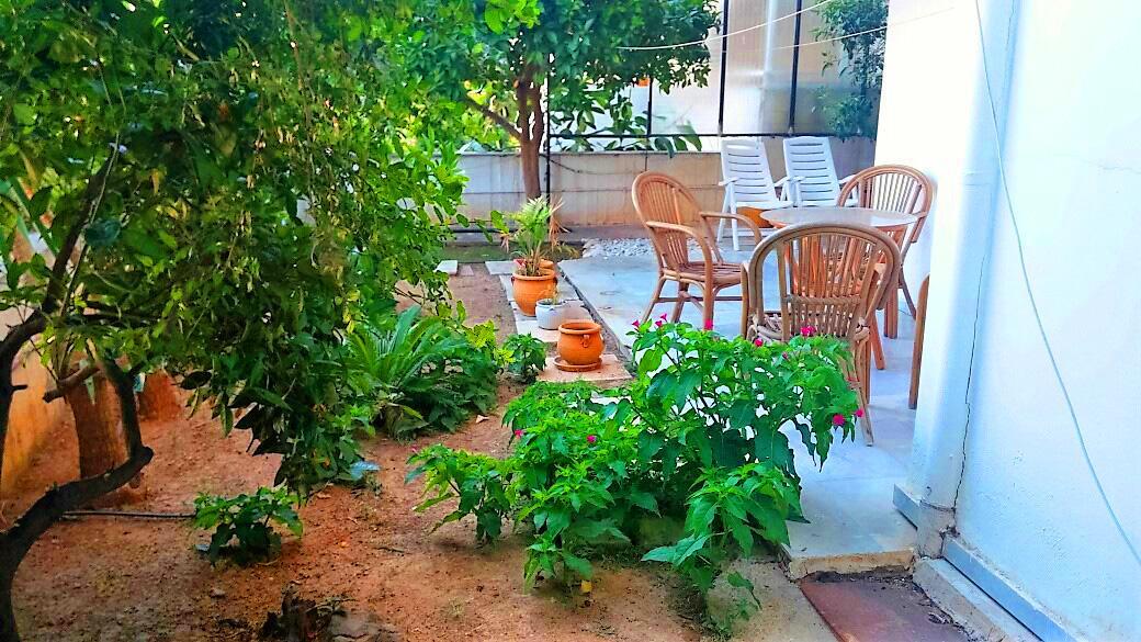 Garden Next To The Beach Apartment