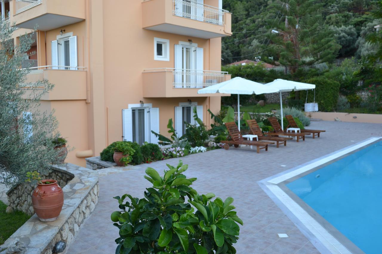 Aparthotel Irini *