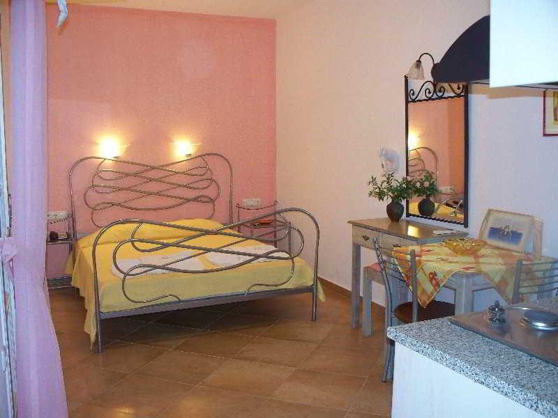 Aparthotel Annita's Village 3*