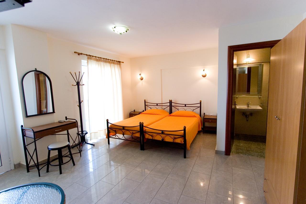 Iolkos Hotel *
