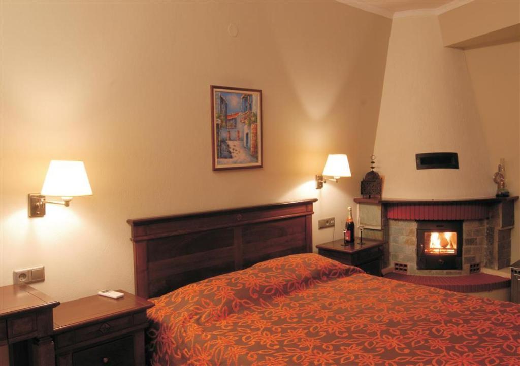 Mythos Hotel 3*