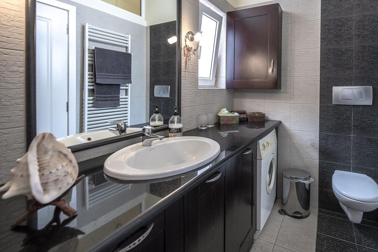 Artemis Majestic Apartment