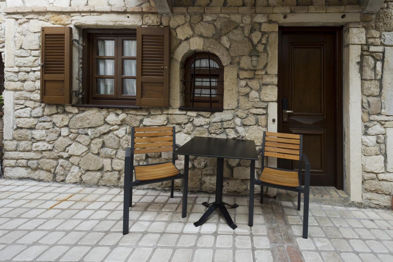 Small Luxury 1800 2* Parga