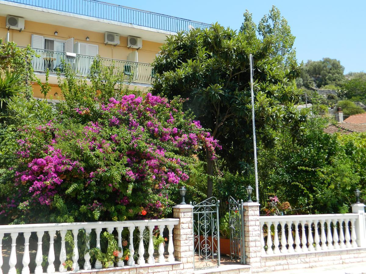 Logara's Aparthotel Agia Efimia