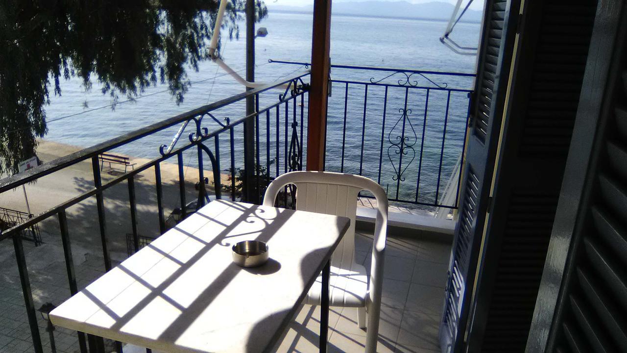 Victoria Hotel *
