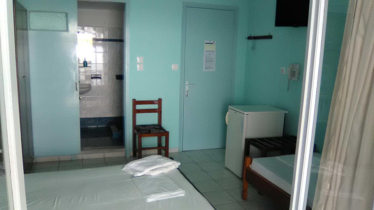 Victoria Hotel *