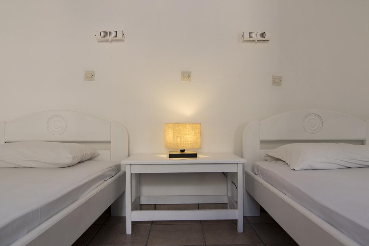 Armadoros / Backpackers Hotel Chora (Ios)