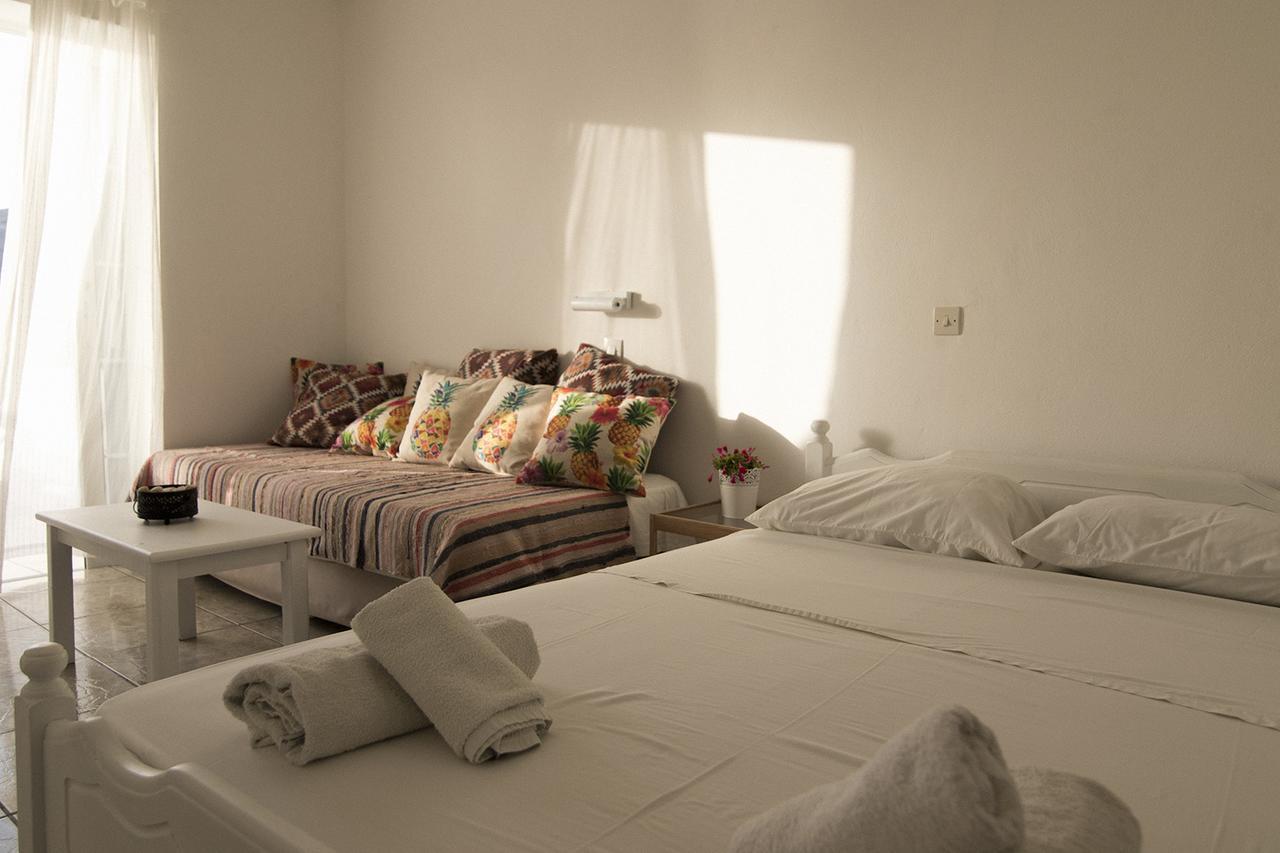 Armadoros / Backpackers Hotel