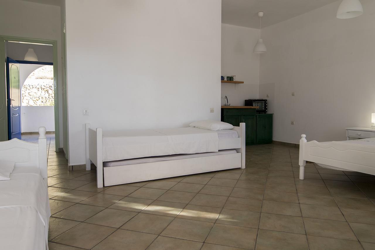 Armadoros / Backpackers Hotel Chora (Ios)