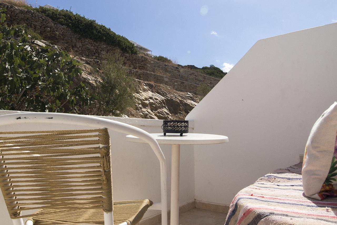 Armadoros / Backpackers Hotel