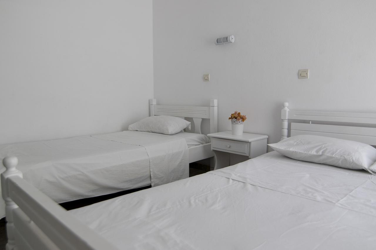 Armadoros / Backpackers Hotel Chora (Ios)