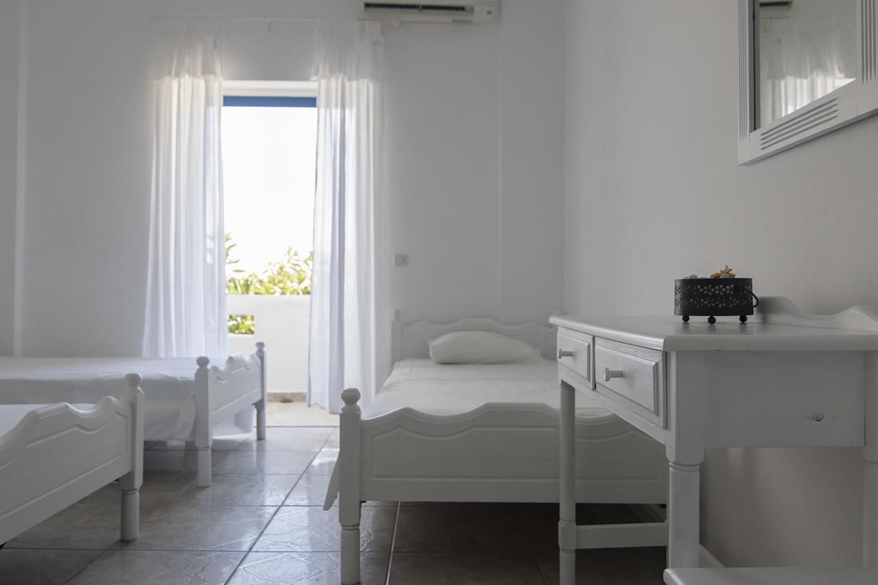 Armadoros / Backpackers 2*