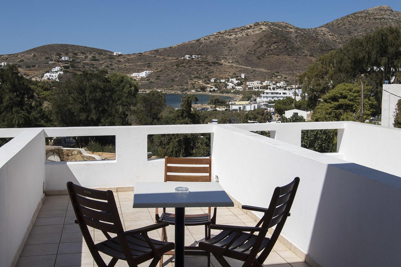 Armadoros / Backpackers Hotel Chora (Ios)