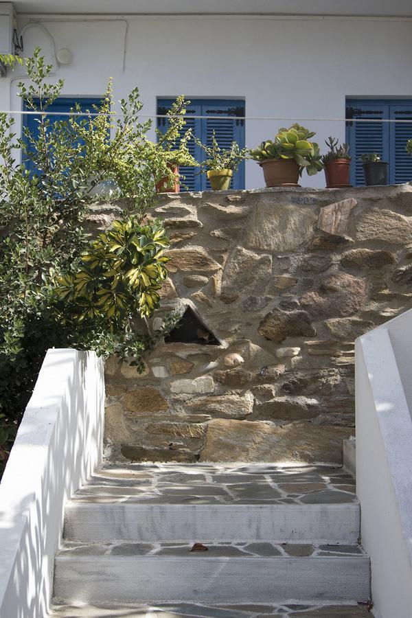 Armadoros / Backpackers Hotel
