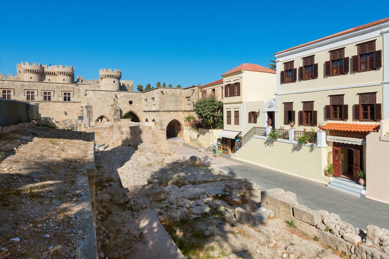 Nikos Takis Fashion Boutique 4*