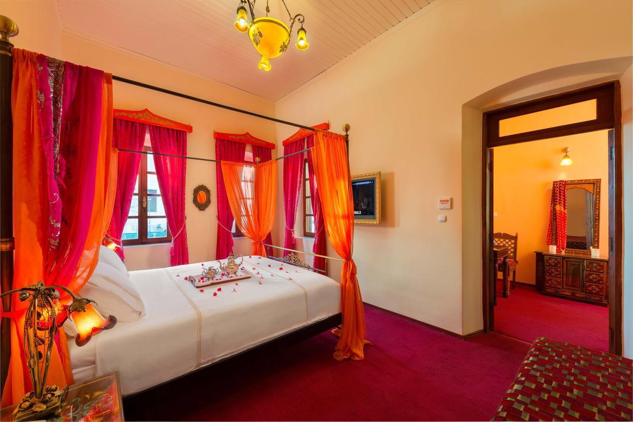 Nikos Takis Fashion Boutique 4*