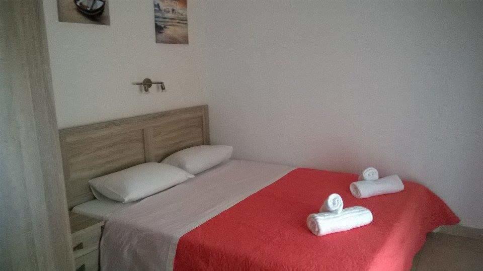 Smaragdi And Hotel *