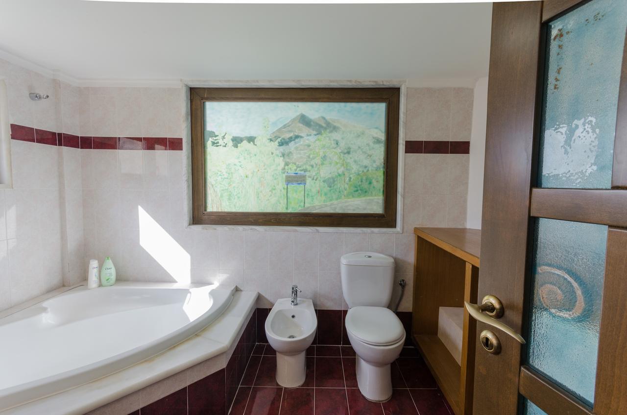 Villa Dim Art Traditional