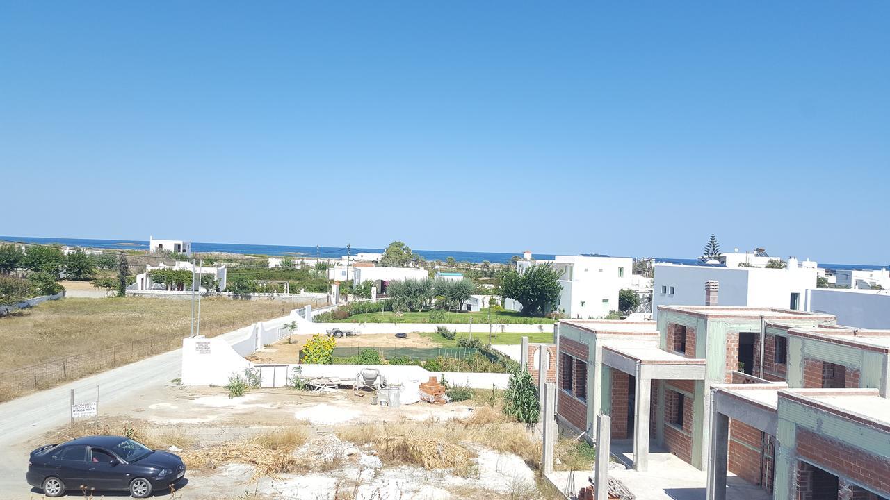 Akrotiri * Skyros