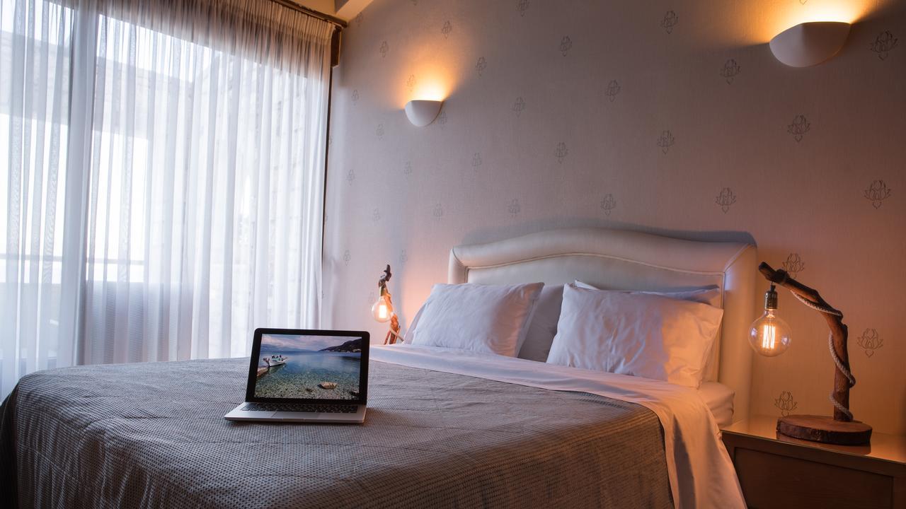 Aparthotel Enalio Lechaio