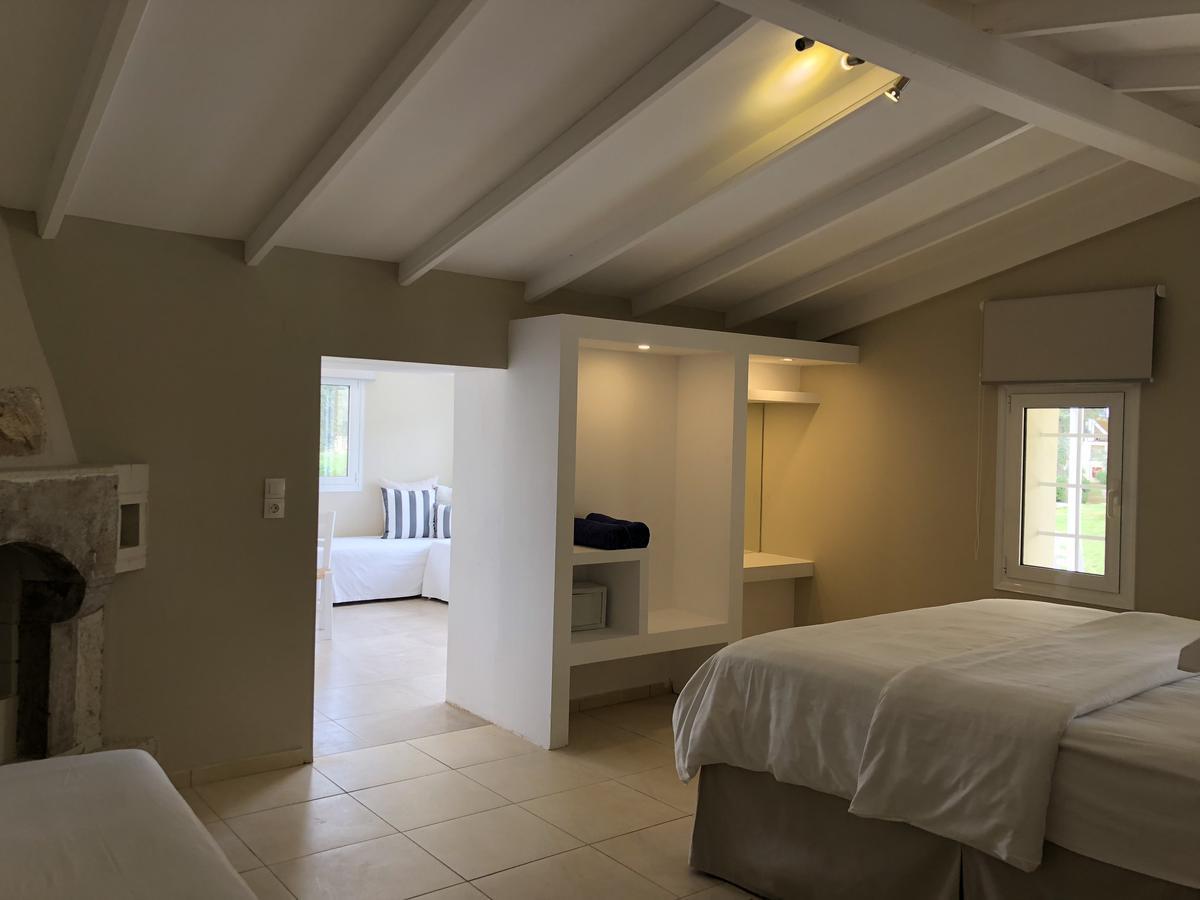 Aparthotel Parthenis & 3*