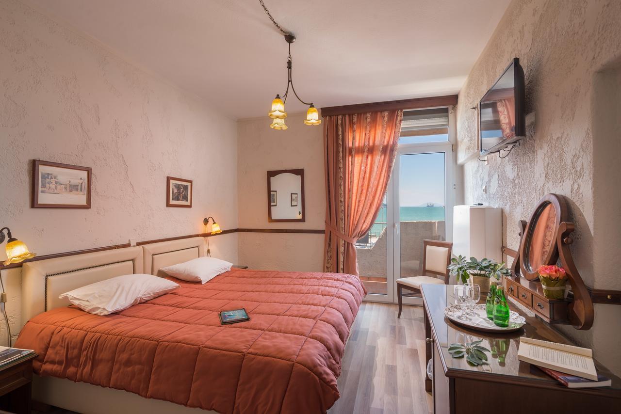 Jolly Hotel 2*