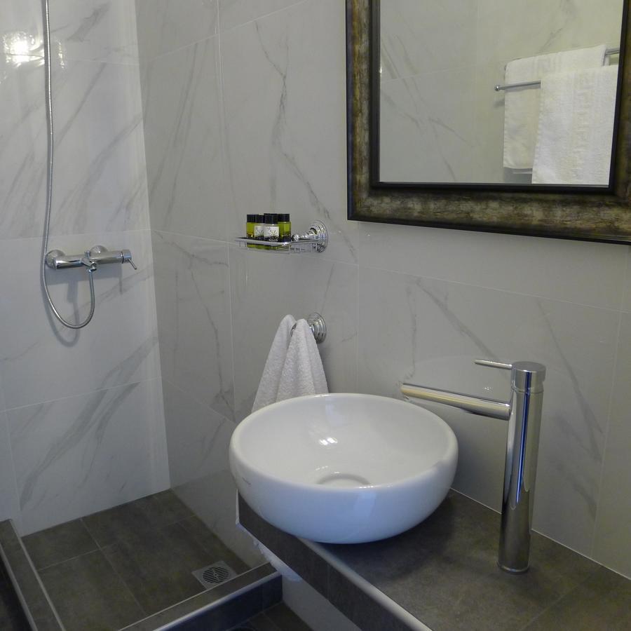 George & Sia's House Apartment