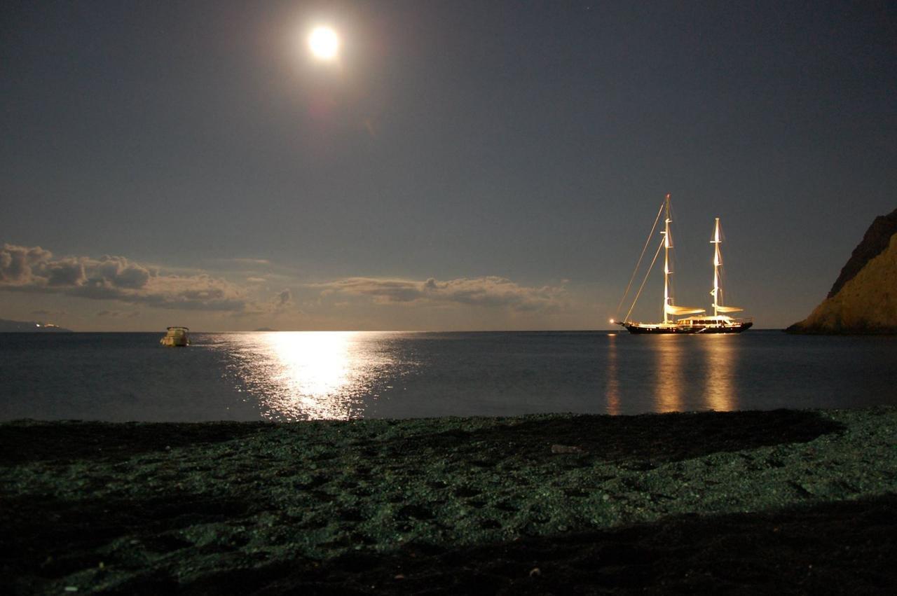 Zeus Kamari (Santorini)