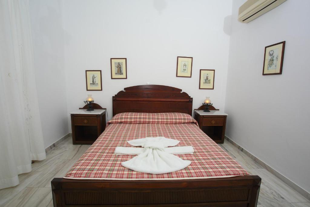 Ostria Naousa (Paros)