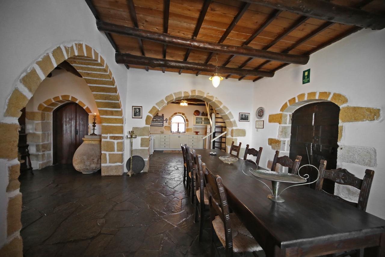 Thea In Aptera Villa *