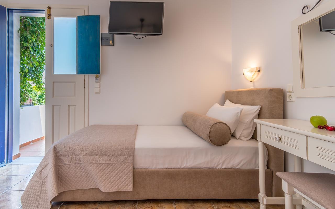 Iliopetra Guest house Adamantas (Milos)