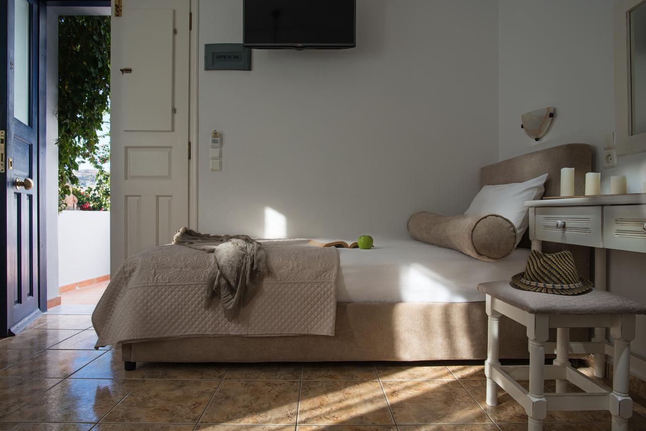Iliopetra Guest house Adamantas (Milos)