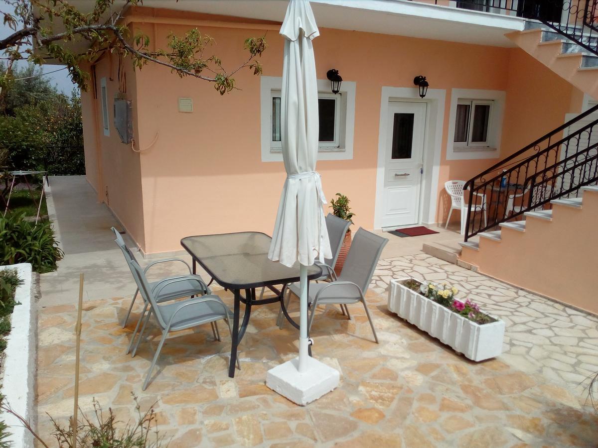 Maria's Paradise Apartment Astrakeri