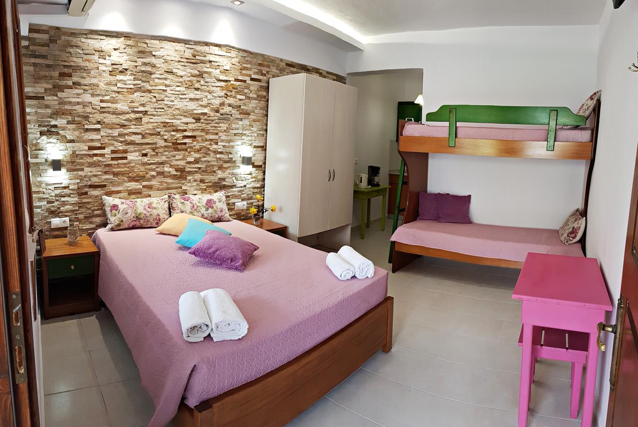 Aparthotel Efrosini & 2*