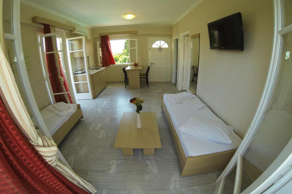 Happyland Nydri (Lefkada)
