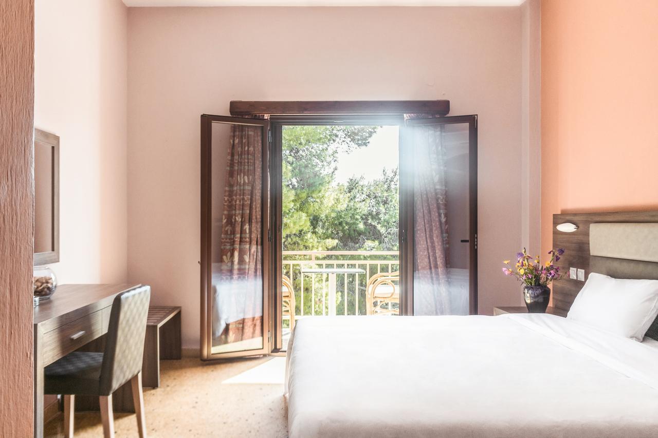 The Delfini Hotel Agia Marina (Aegina)