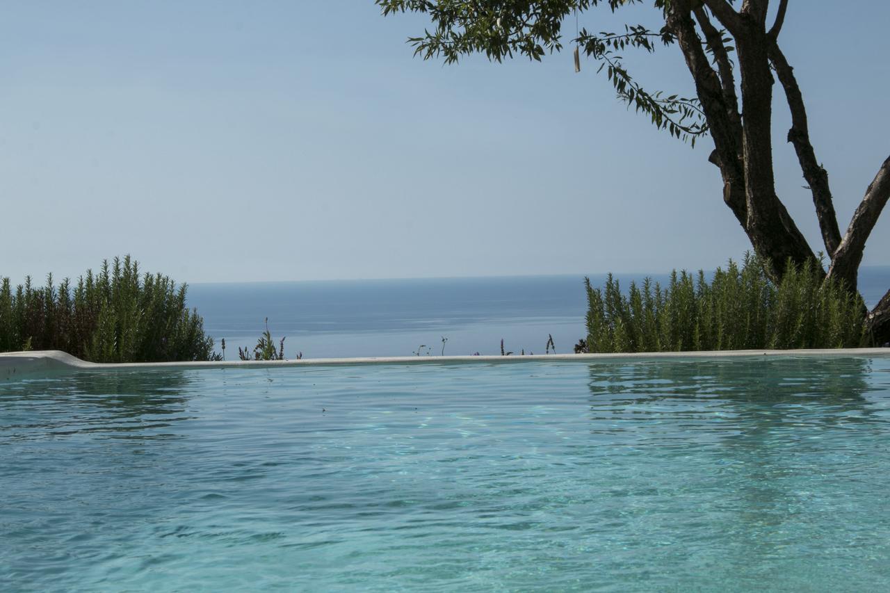 Yades Villas * Athanion
