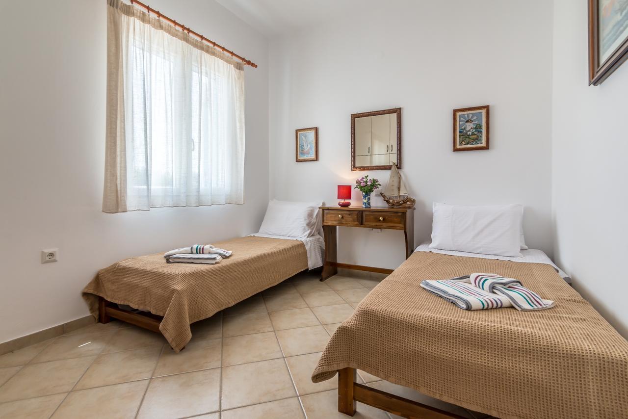 Erato's Adamantas (Milos)