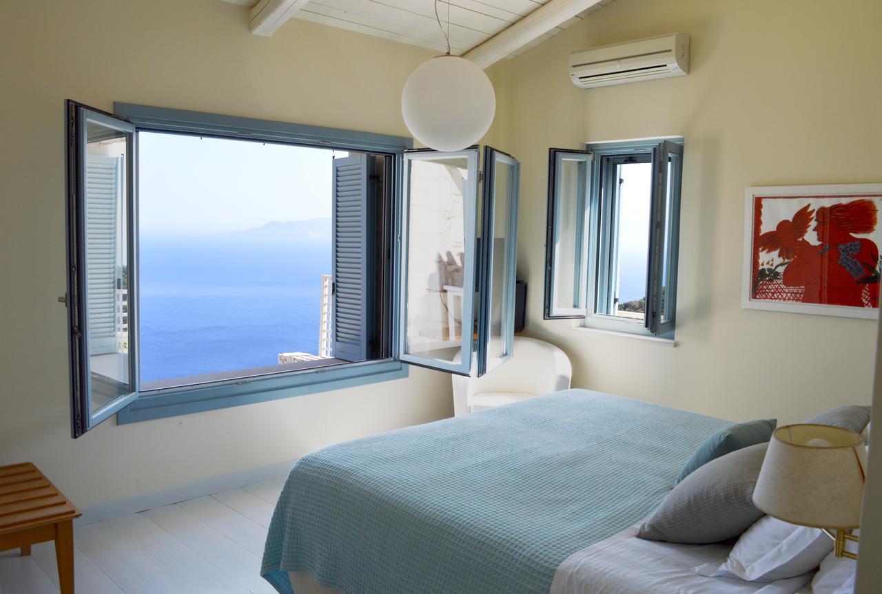 Urania Luxury Villa *