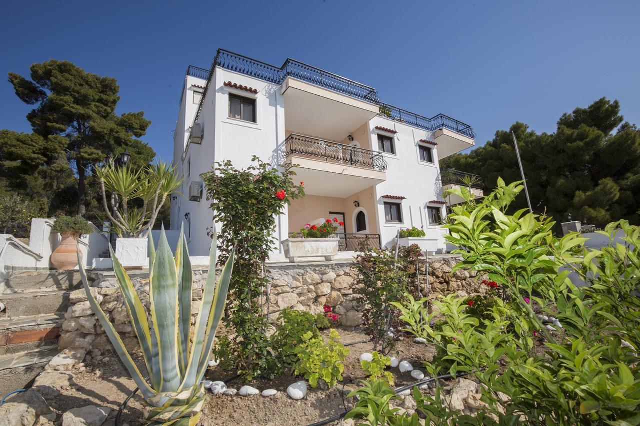 Pefkides Aegina Boutique 2*