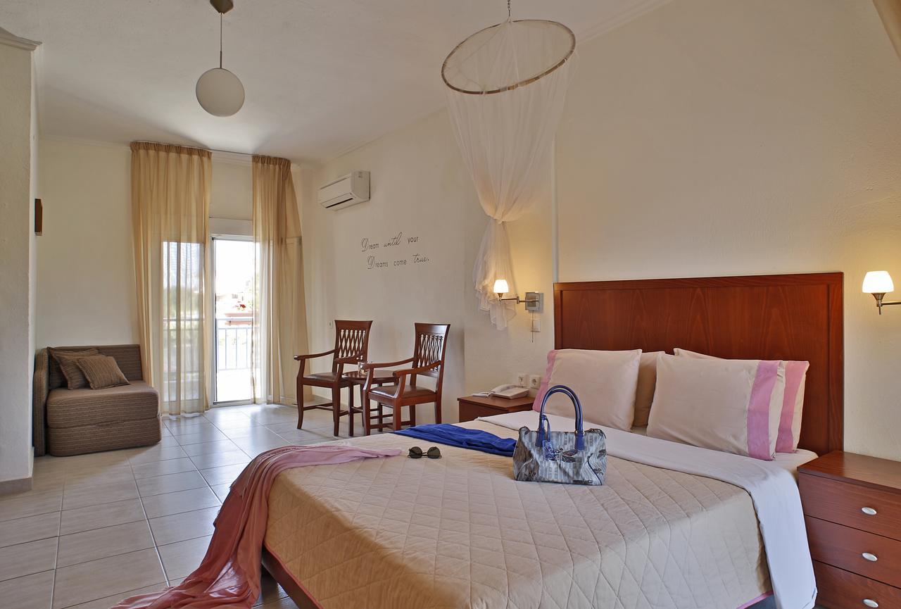 Stratos Hotel