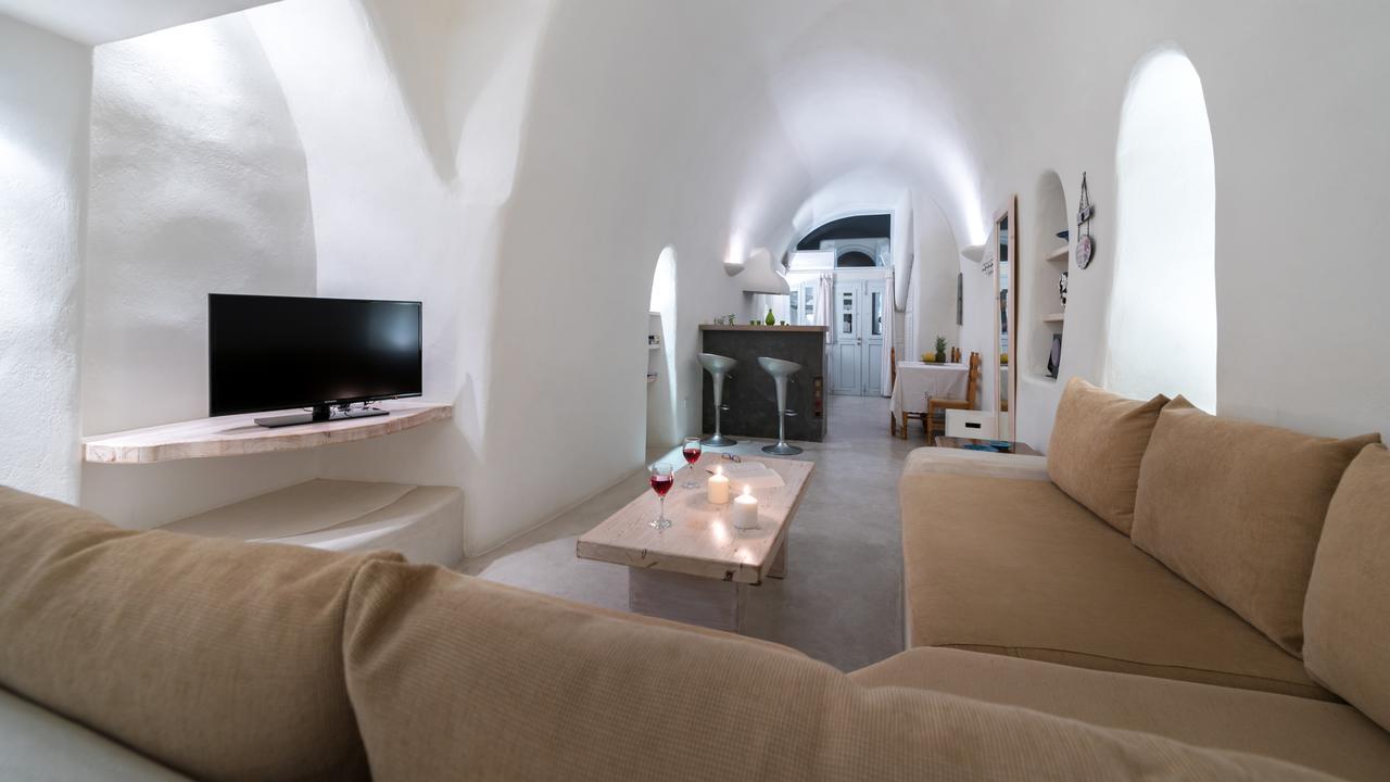 Christina's Cave House *